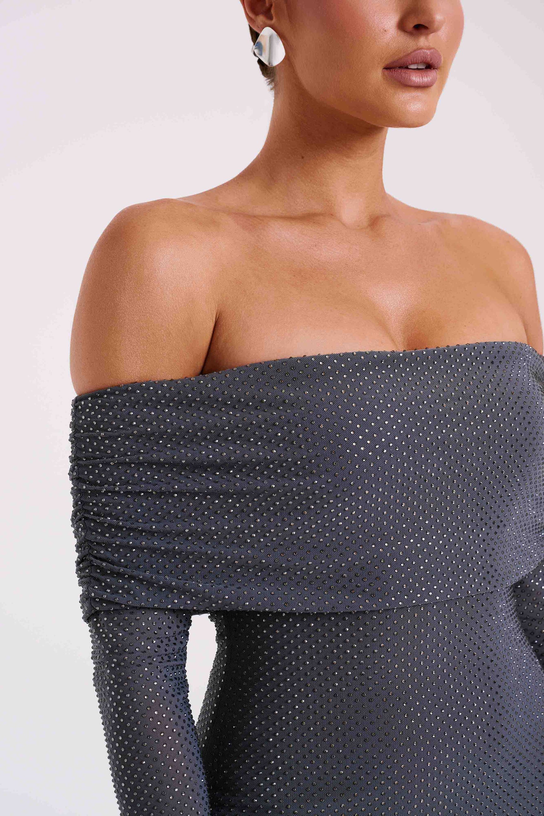 Ziraelle | Glamourös Off-Shoulder Skimmerklänning för Speciella Tillfällen 10