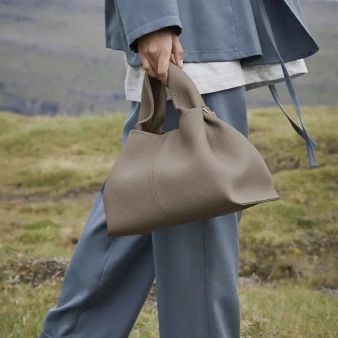 Ria | Stor Svart Handväska Dam – Handgjort Veganskt Läder för Stil och Funktion 11