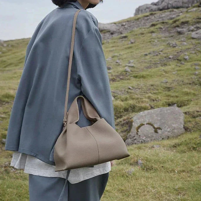 Ria | Stor Svart Handväska Dam – Handgjort Veganskt Läder för Stil och Funktion 12