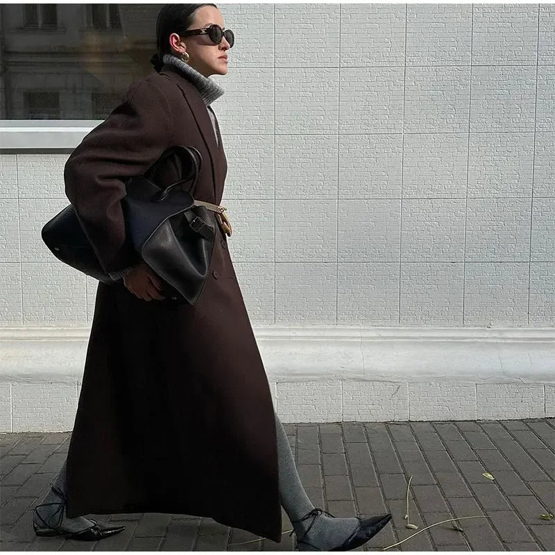 Venetia | Lång Kappa Dam – Tidlös Design och Lyxigt Material 9