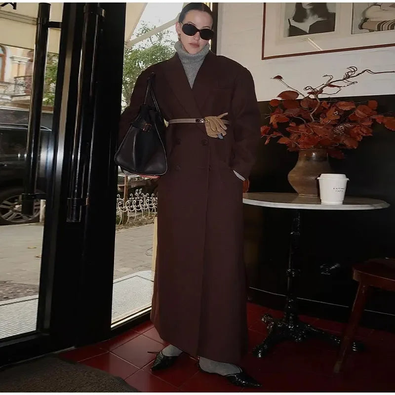 Venetia | Lång Kappa Dam – Tidlös Design och Lyxigt Material 12