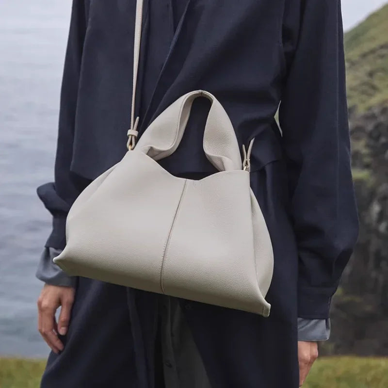 Ria | Stor Svart Handväska Dam – Handgjort Veganskt Läder för Stil och Funktion 13