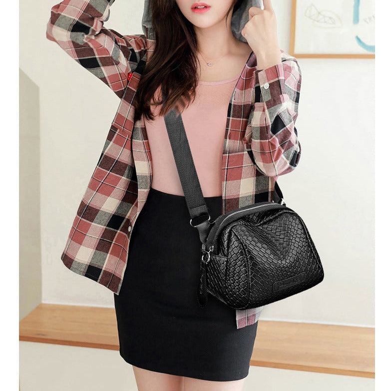 Claudia | Rymlig Handvävd Skinnväska – För Eleganta Vardagsbehov 3