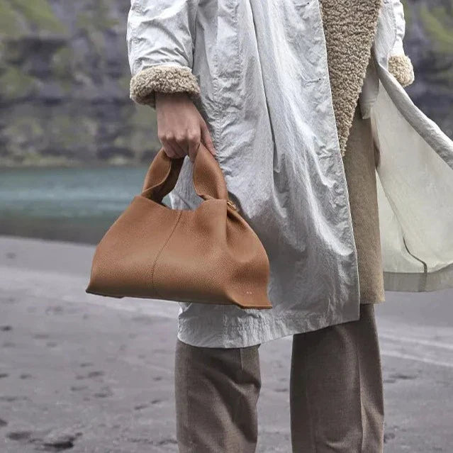 Ria | Stor Svart Handväska Dam – Handgjort Veganskt Läder för Stil och Funktion 3