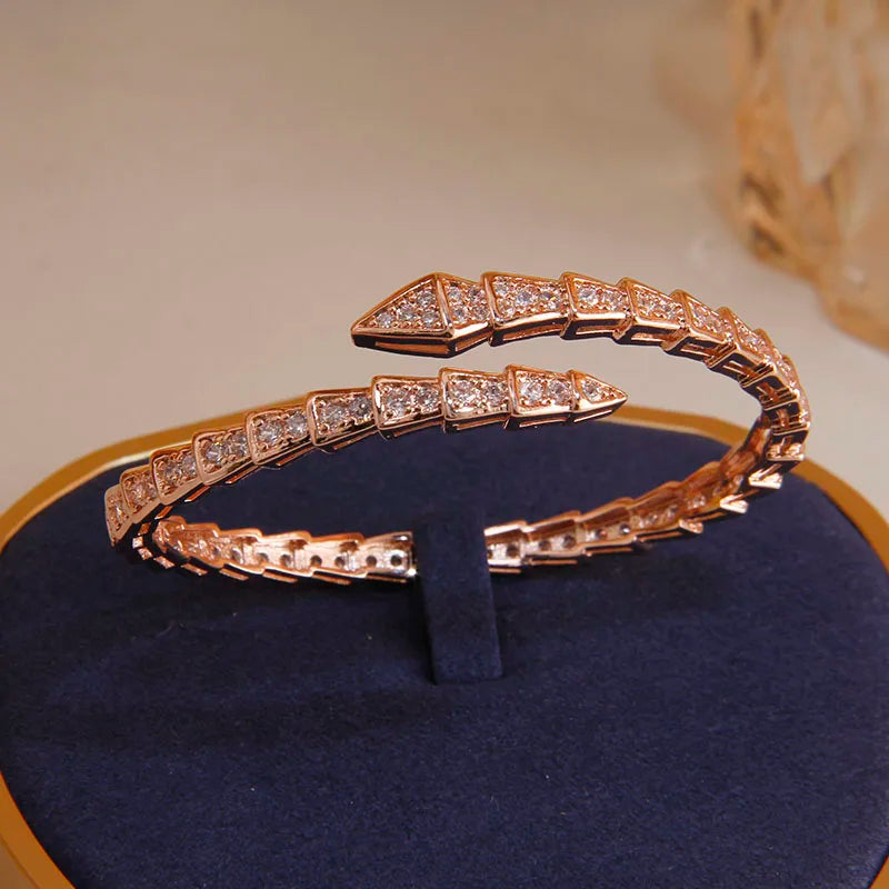 Roségold Serpentine Bracelet - Timeless Elegance for Any Occasion-3