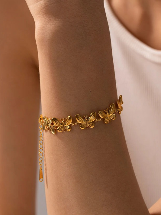 Yelina | Elegant Guld Armband – Fjärilsdesign För Unik Stil 1