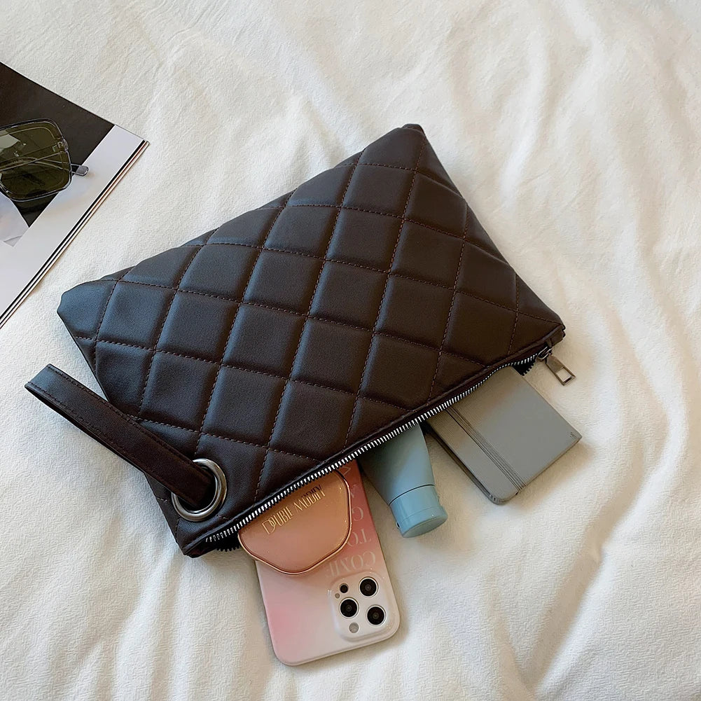 Nivine | Vintage Läderhandväska – Tidlös Elegans och Rymlig Design 6