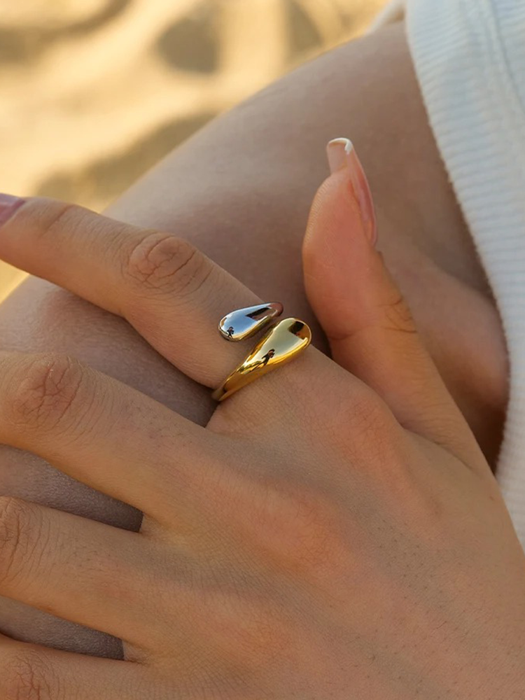 Yekta | Elegant Två-Ton Drop Ring – Guld och Silver Teardropdesign 1