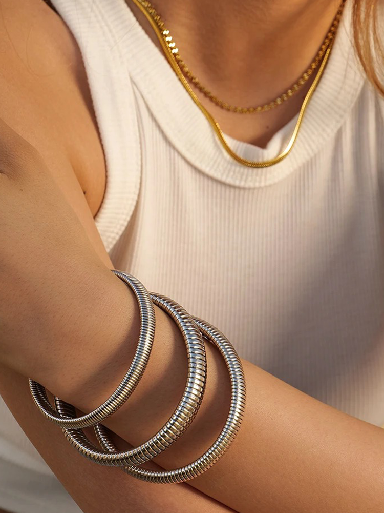 Ysolde | Justerbart Silverarmband – Unik Ormdesign För Stil Och Komfort 2