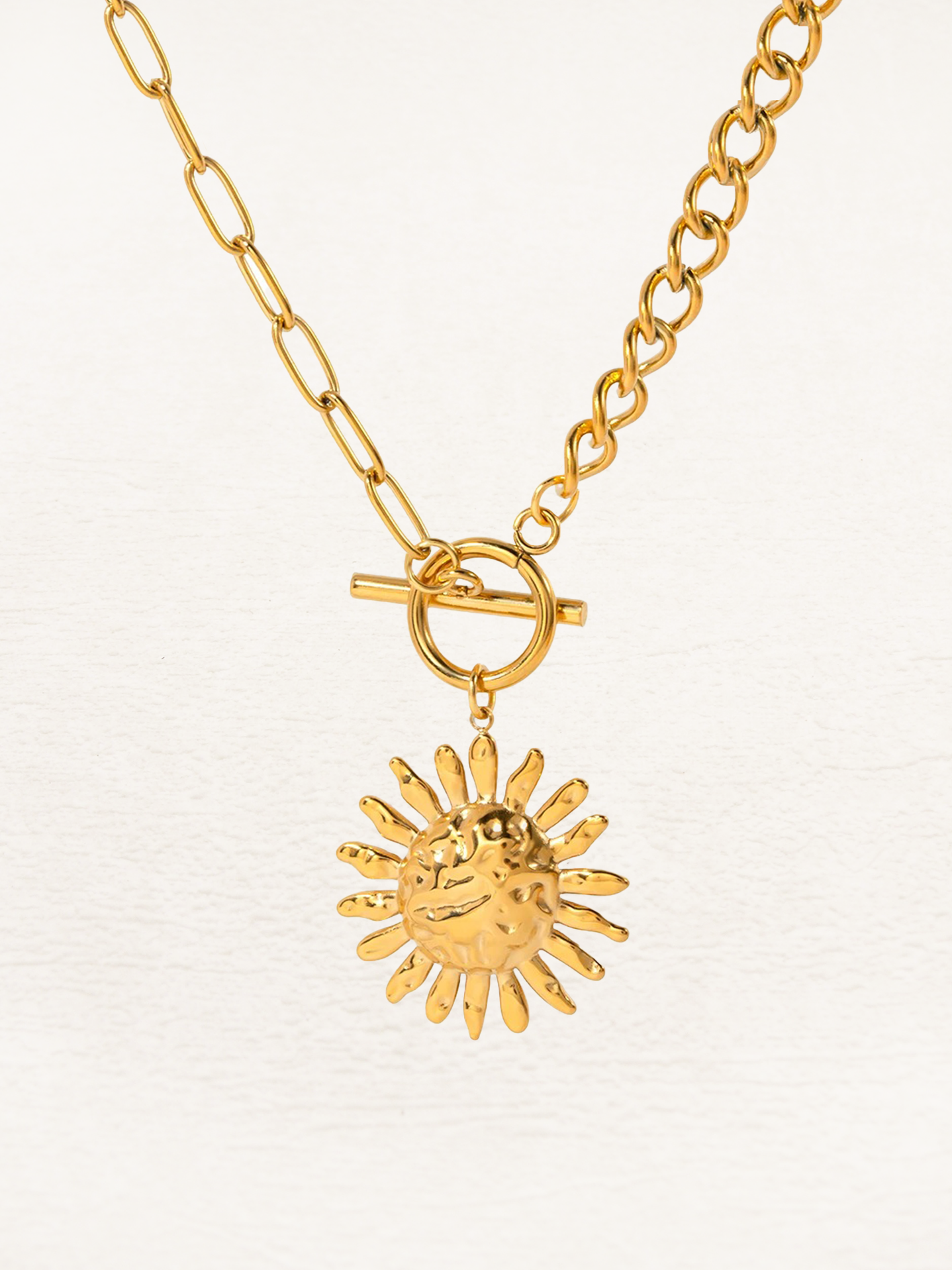 Yuliana | Eleganta Halsband – Solroshänge i Guld För En Naturlig Stil 1