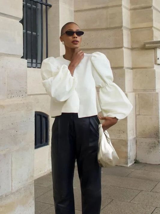 Sarah | Elegant Vit Satinblus Med Puffade Ärmar – Dam 1