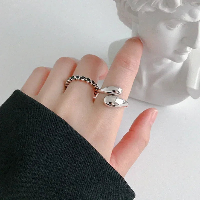 Bailaze | Elegant Ring – Dubbla Stålkulor För Tidlös Stil 3