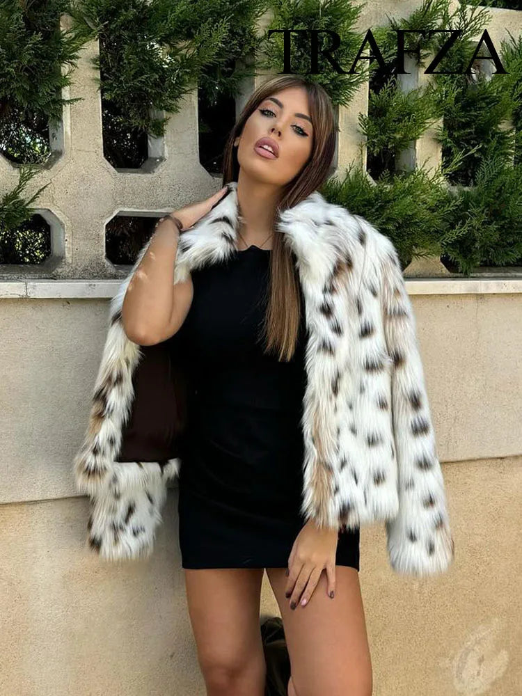 Cornelia | Elegant Kappa – Spotttryck För En Unik Vintergarderob 4