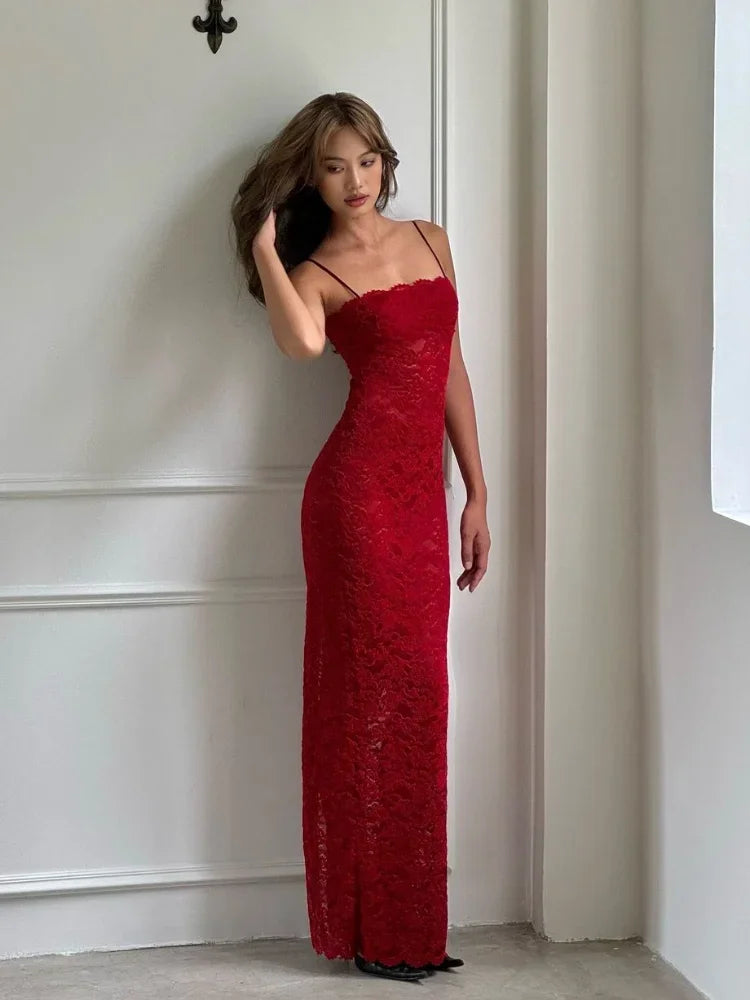 Xyra | Elegant Vit Spetsklänning – Fyrkantig Halsringning För Tidlös Stil 2