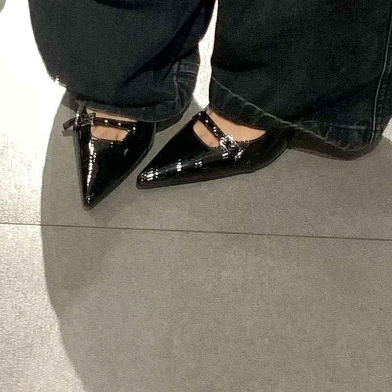 Carol | Eleganta Spännesandaler Med Kattungeklack – För Stil Och Komfort 1