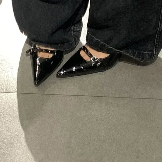 Carol | Eleganta Spännesandaler Med Kattungeklack – För Stil Och Komfort 1