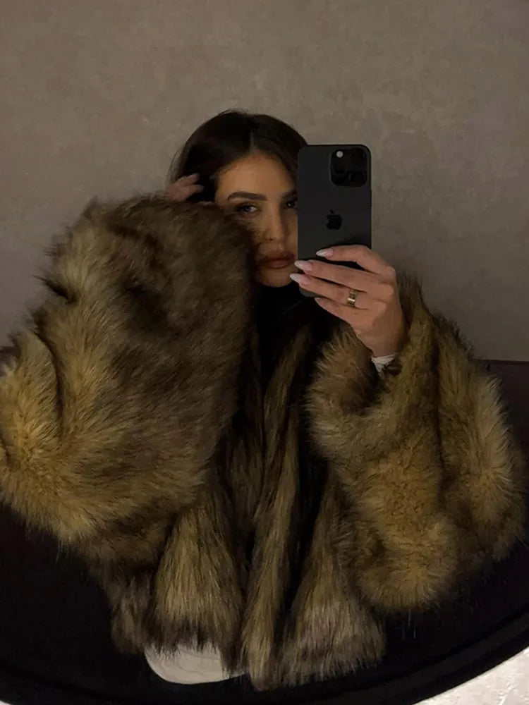 Cath | Lyxig Fuskpälsrock – Elegant Vinterlook och Komfort 5