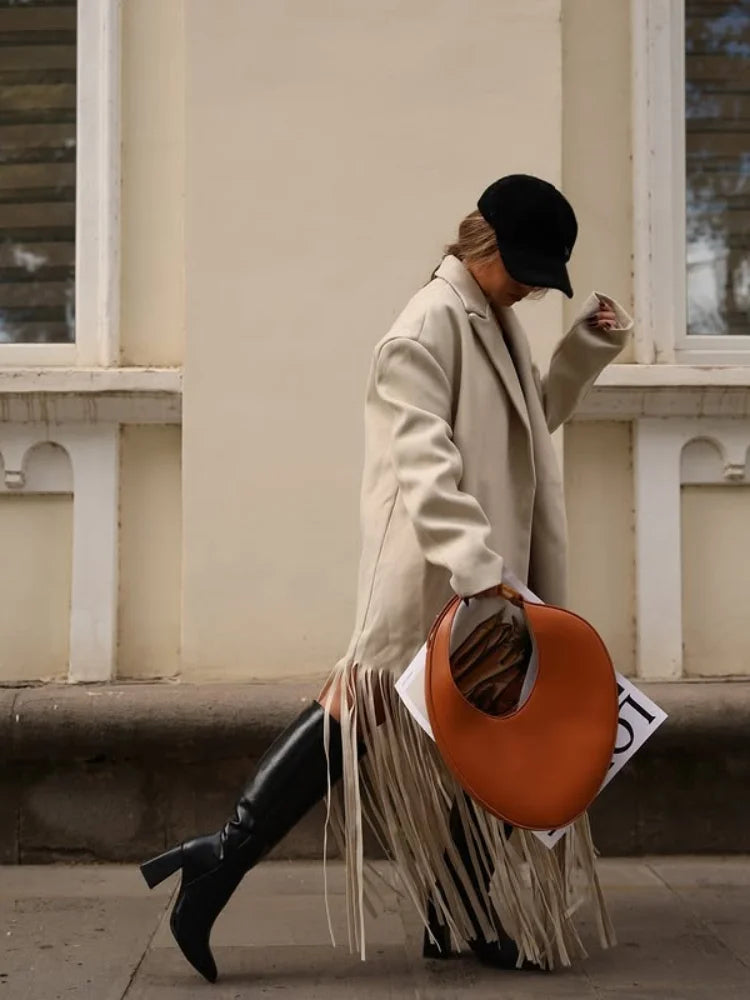 Anna | Elegant Kappa – Med Tofsar För Vintermode 5