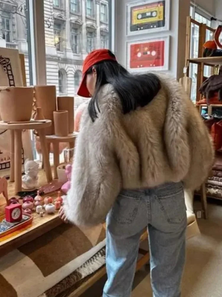 Chia | Lyxig Kort Faux Pälsrock – Tjock Plyschig Yta För Kallt Väder 3