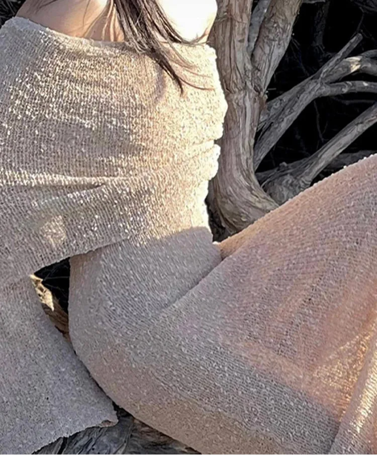 Katarina | Elegant Off the Shoulder Maxiklänning Dam – Flare Ärmar med Intrikata Hål 4