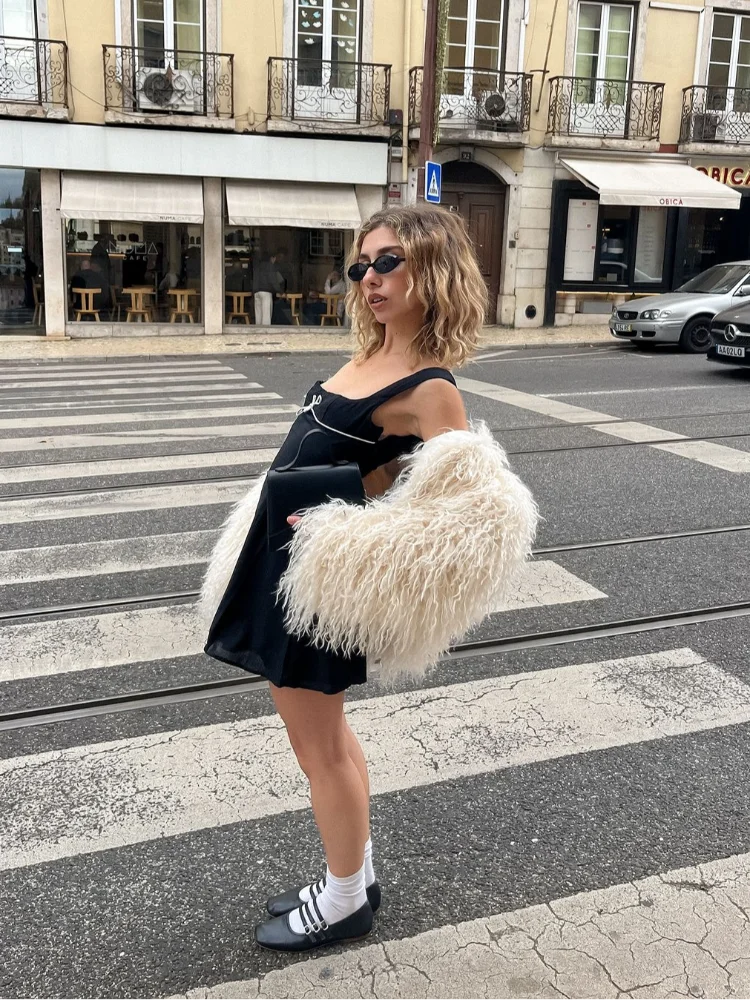 Carolina | Kort Kappa Dam – Mjuk Faux Päls för Stil och Komfort 4