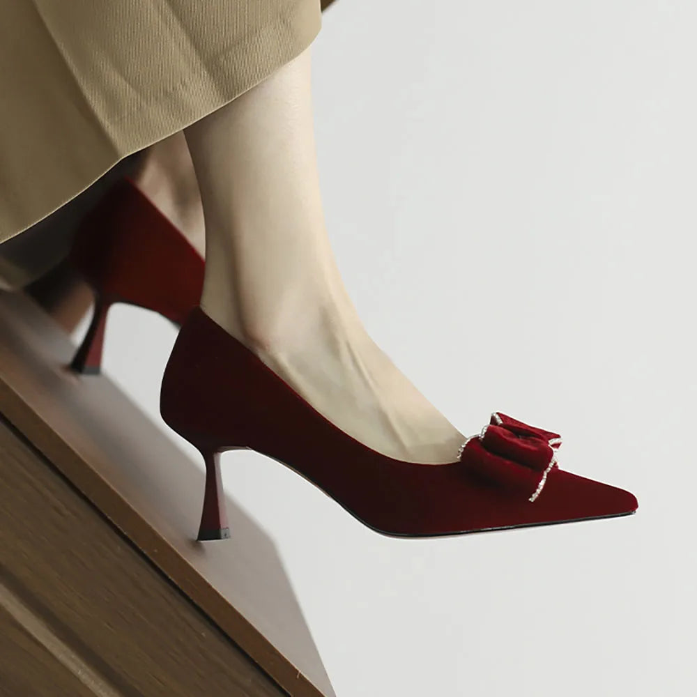 Dahlia | Eleganta Höga Klackar – Fjärilsknöt För Varje Tillfälle 3