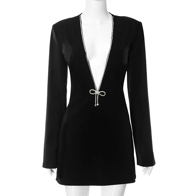 Umara | Elegant Svart Miniklänning – Djärv V-Hals för Eleganta Tillfällen 6