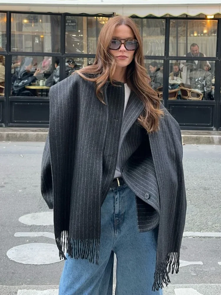 Dulcinia | Chic Randig Ullsjal – Med Tofsar För Värme Och Stil 5