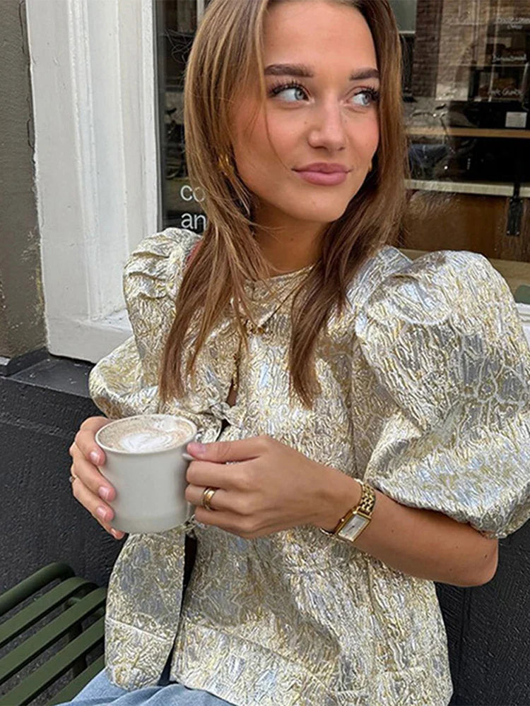 Sandy | Glamourös Skjorta – Guldskimmer Med Elegant Snörning 2