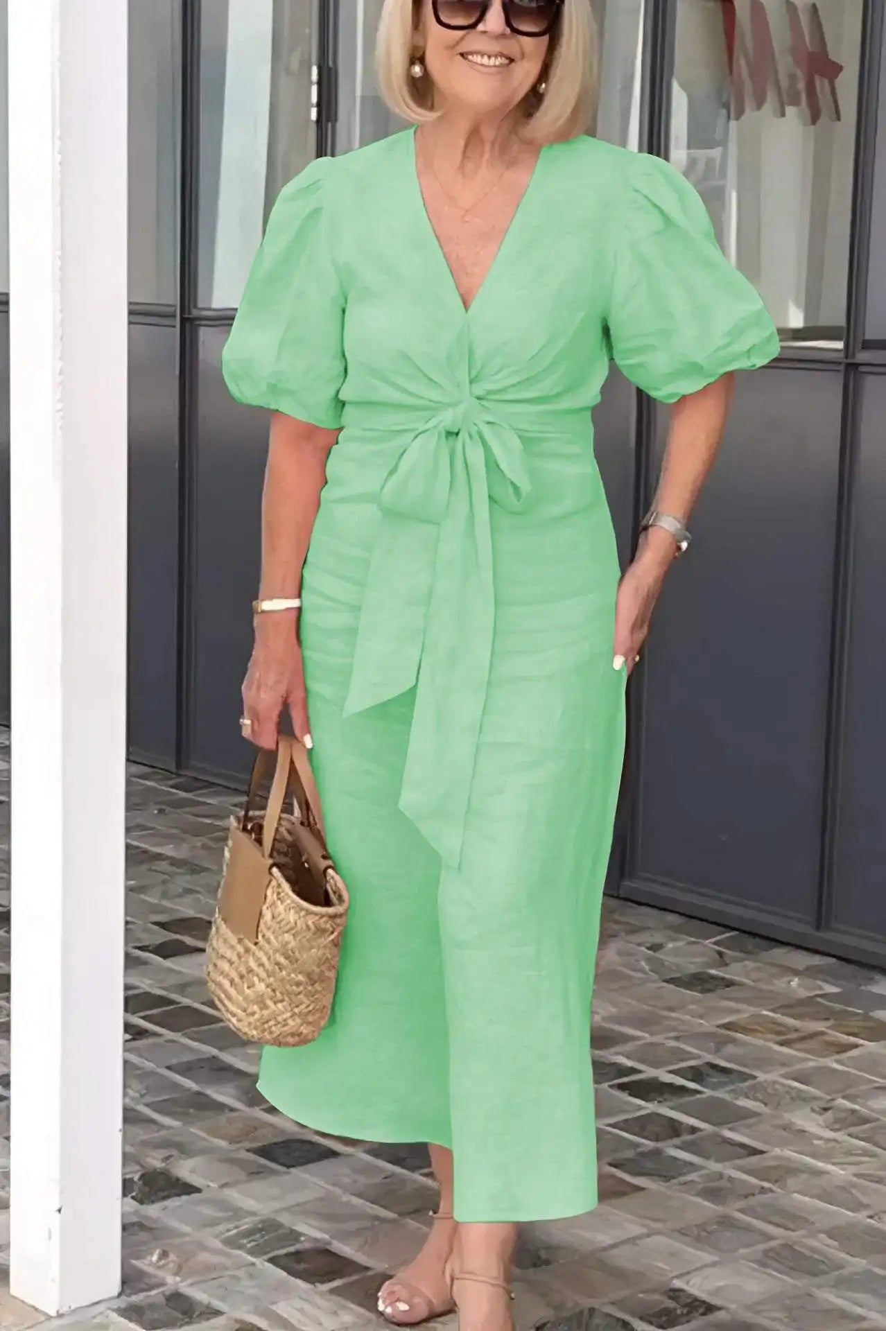 Esther | Vit Klänning Dam – V-Ringning Med Eleganta Spetsdetaljer 9