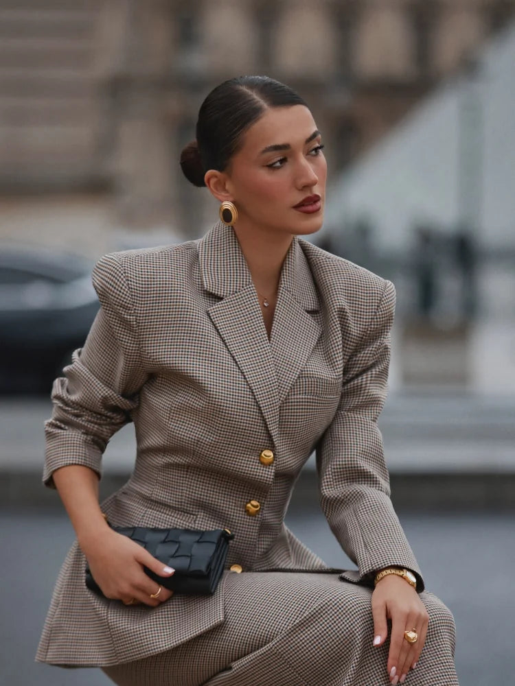 Eudora | Klassisk Rutig Plädbeläggning – För Stil och Värme 3