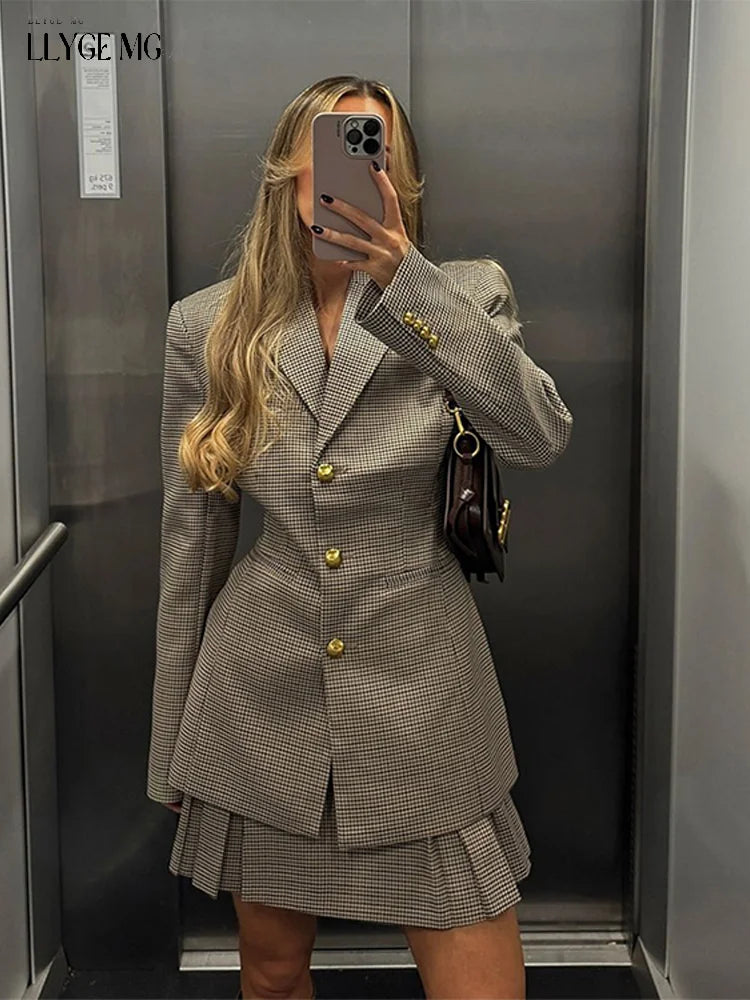 Eudora | Klassisk Rutig Plädbeläggning – För Stil och Värme 4