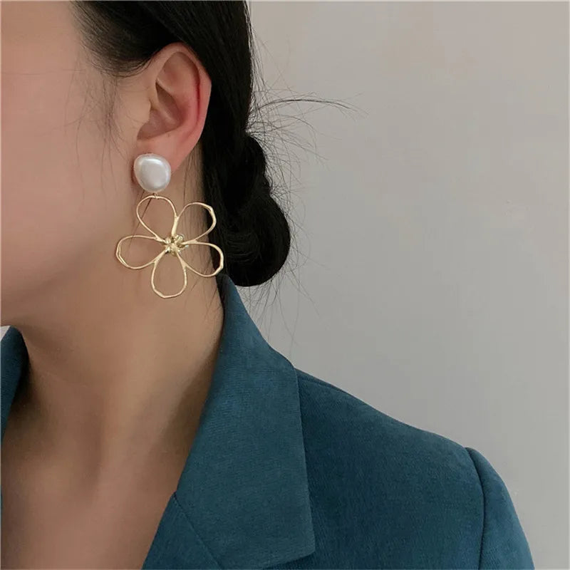 Beasy | Eleganta Pärlörhängen – Blommönster För Varje Tillfälle 1