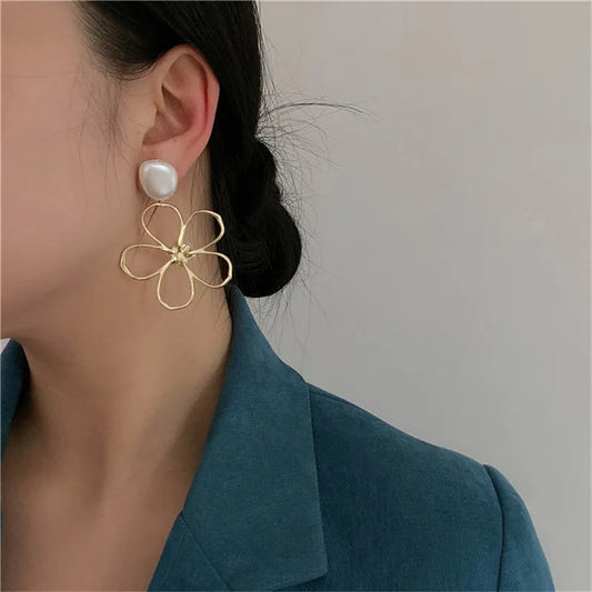 Beasy | Eleganta Pärlörhängen – Blommönster För Varje Tillfälle 1