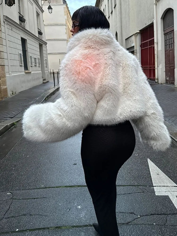 Caroline | Kort Kappa Dam – Lyxig Pälsstativkrage För Elegant Vinterlook 6