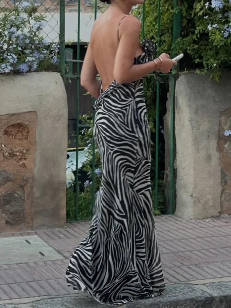 Xaviera | Dam V-Ringad Randig Klänning – Slingremmar För Sommarens Eleganta Stunder 4