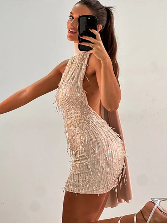 Prana | Glamourös Paljettklänning Dam – Hängande Nackband och Tofsar 1