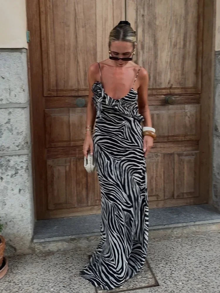 Xaviera | Dam V-Ringad Randig Klänning – Slingremmar För Sommarens Eleganta Stunder 2