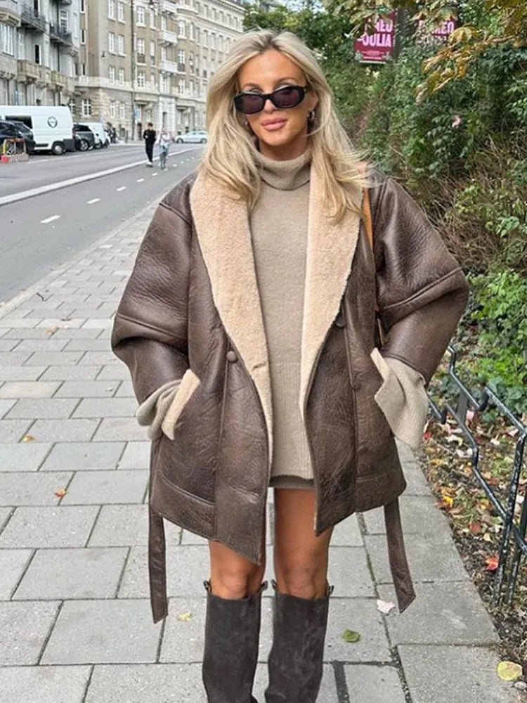 Adrielle | Lyxig Päls Med Bälte – För Elegant Silhuett Och Värme 5