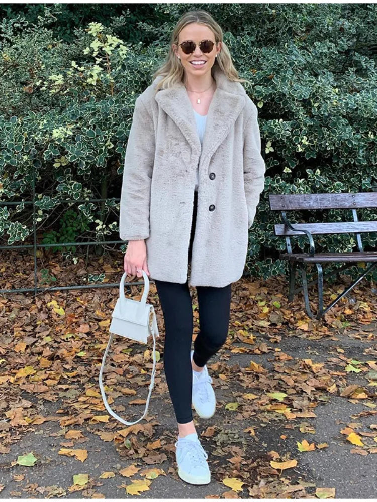 Azalea | Lyxig Faux Pälsrock För Eleganta Vinterlooks 4