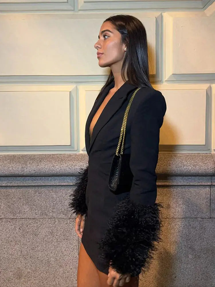 Victoria | Elegant Svart Miniklänning – Djup V-hals För Alla Tillfällen 5