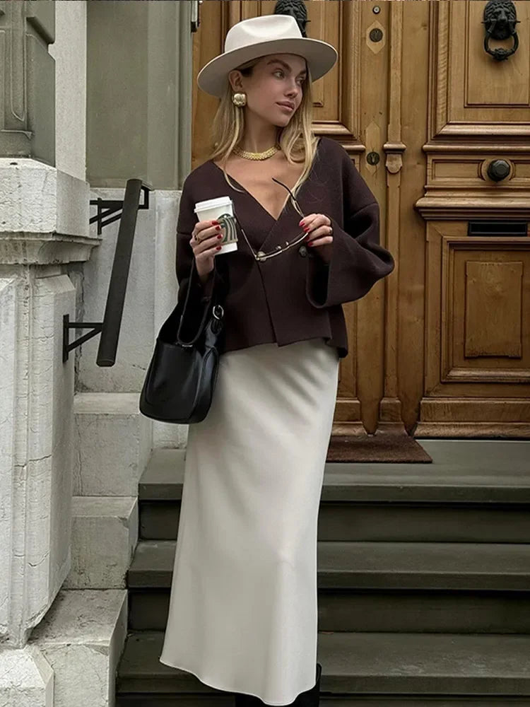 Anabelle | Stickad Kofta Med V-Ringning – För Stil Och Komfort 1