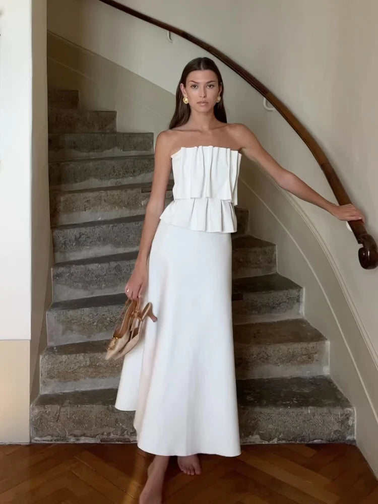 Hosanna | Elegant Svart Långklänning Dam – Veckad Stropplös Design 1