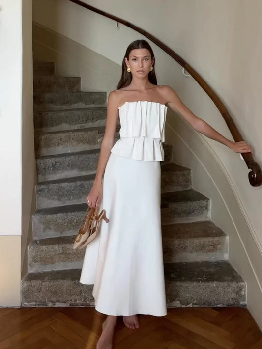 Hosanna | Elegant Svart Långklänning Dam – Veckad Stropplös Design 1