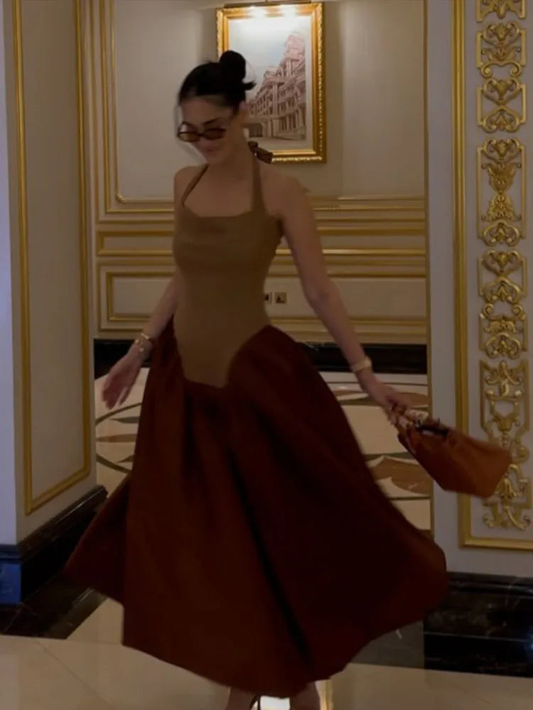 Ivy | Elegant Vintage Klänning Dam – Halterhalsring Och Unika Lapptäckningsdetaljer 5