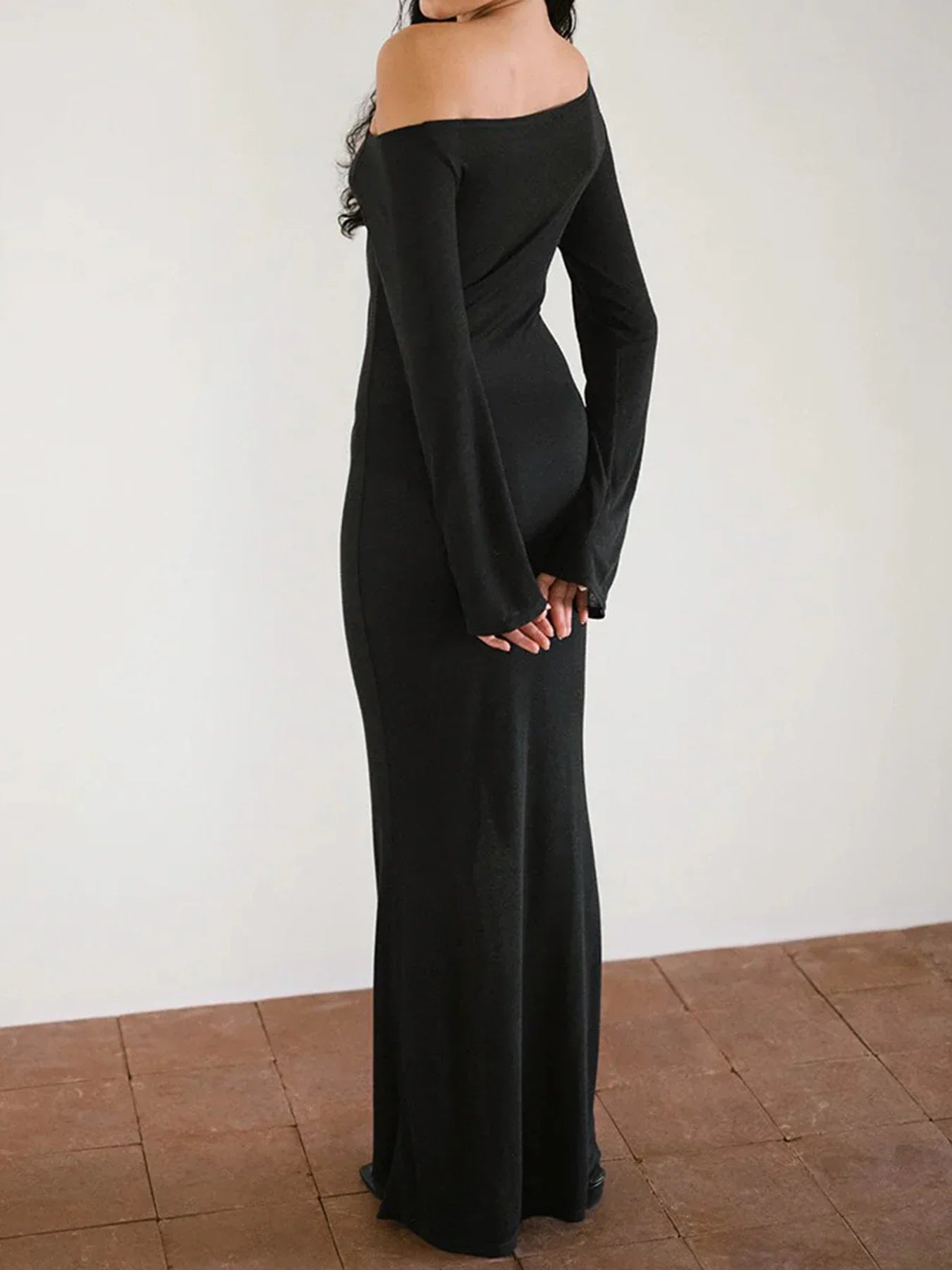 Viridis | Elegant Klänning Dam – Snedskuren Halsringning för Fest och Vardag 2