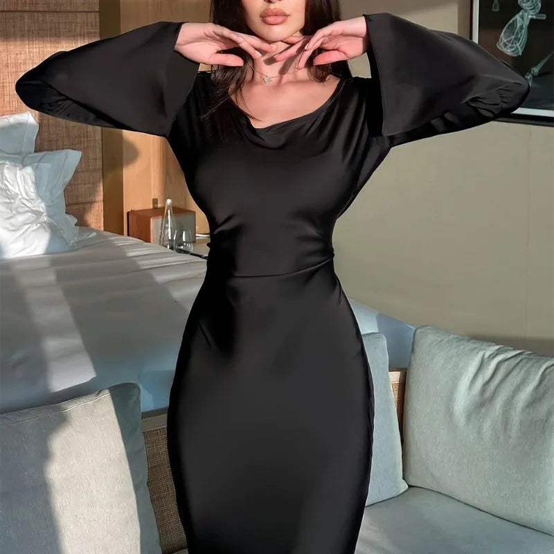 Gwyndelyn | Elegant Svart Långklänning – Satin med Snörning för Fest och Bröllop 4