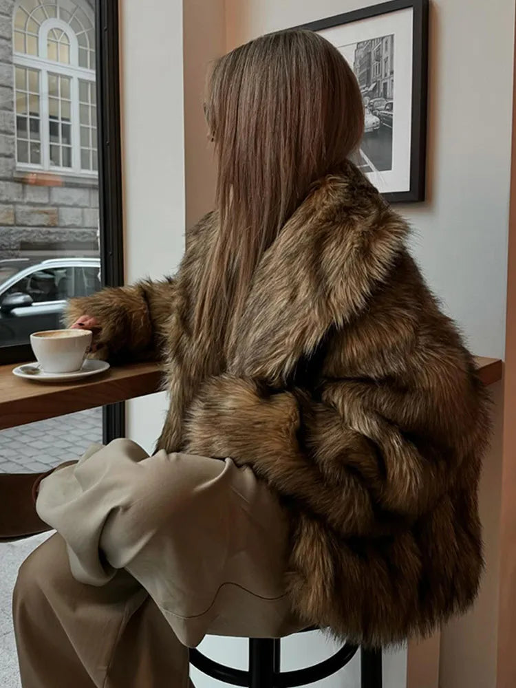 Callie | Elegant Pälsjacka Dam – Mjuk Plysch med Full Ärmar För Vinter 4