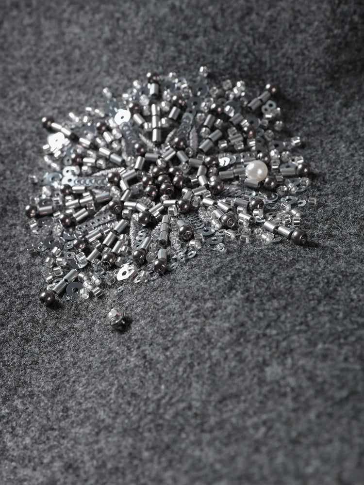 Gavrielle | Lyxig Kappa – Eleganta Pärldetaljer För Imponerande Look 4