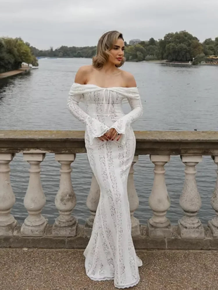 Vala | Sexig Klänning – Spetsdetaljer och Blossade Ärmar för Eleganta Tillfällen 1